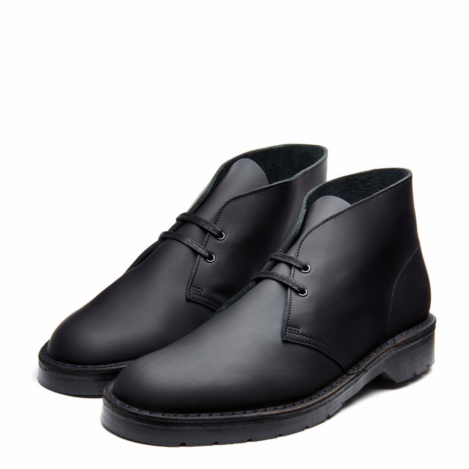 Solovair Waxy Men Chukka Boots Black | 103-357-060